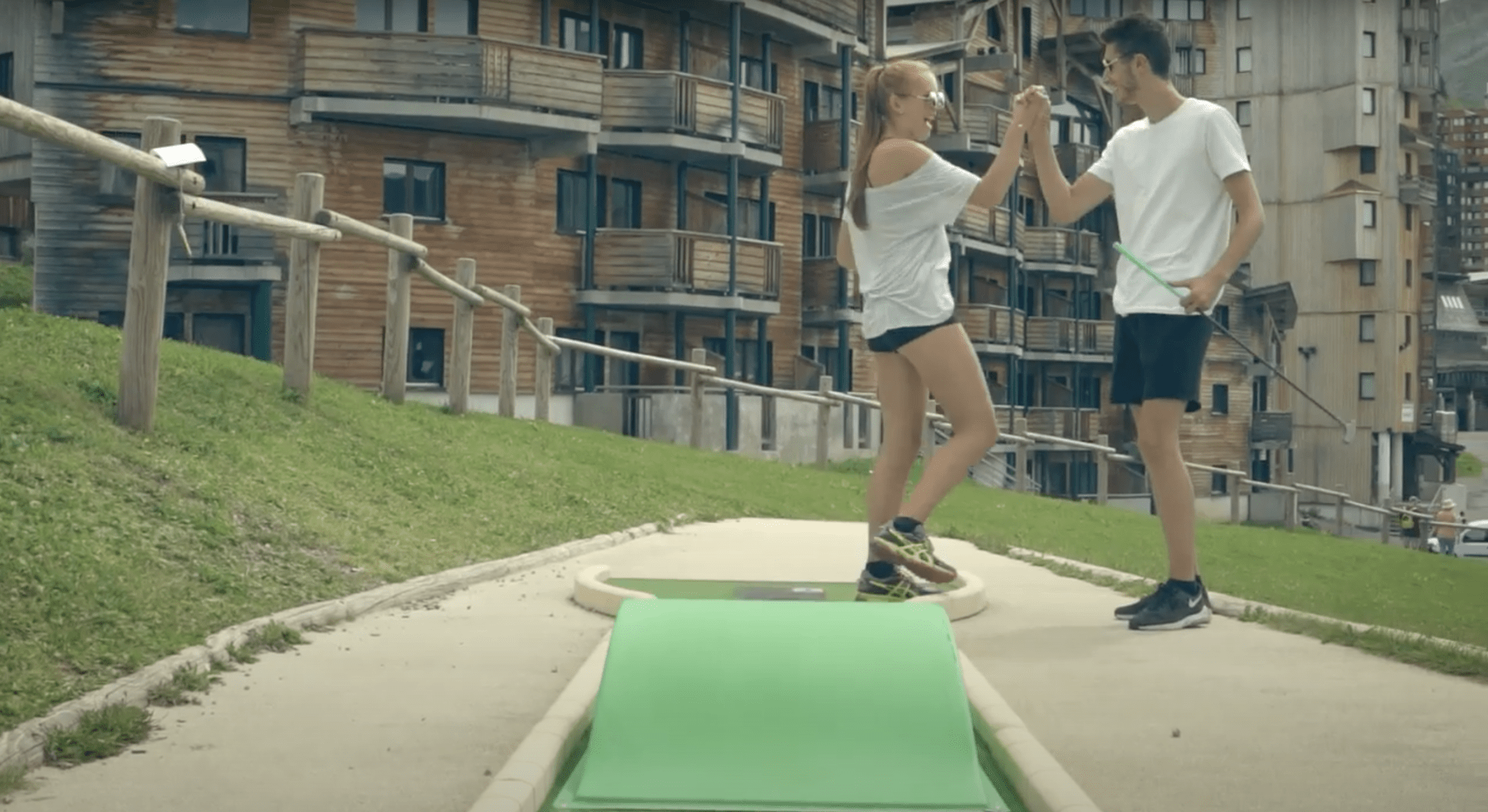 Cover video